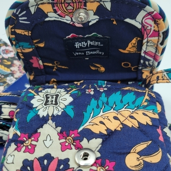 Vera Bradley Harry Potter Home to Hogwarts Carson Cellphone Crossbody - Picture 4 of 8